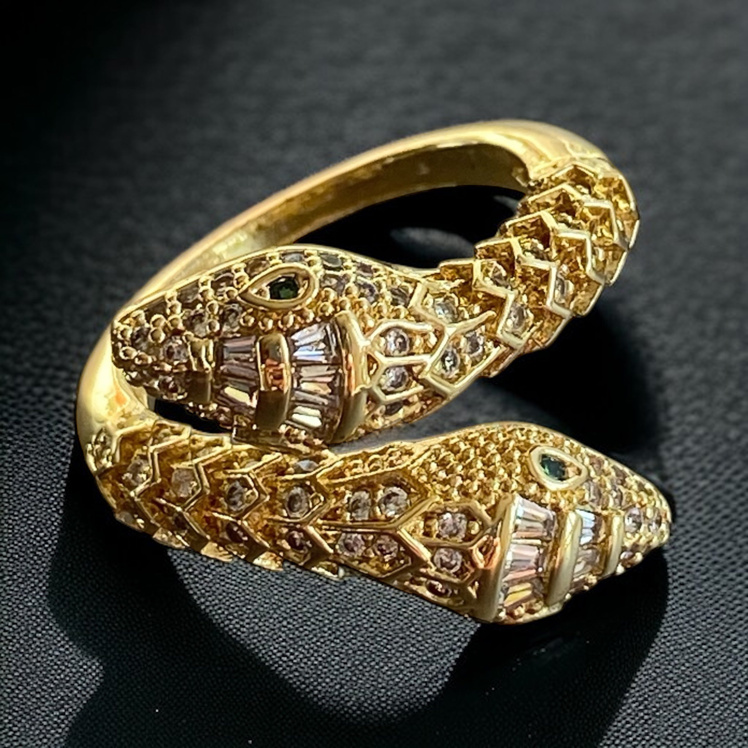 Yılanı öldürseler yüzük