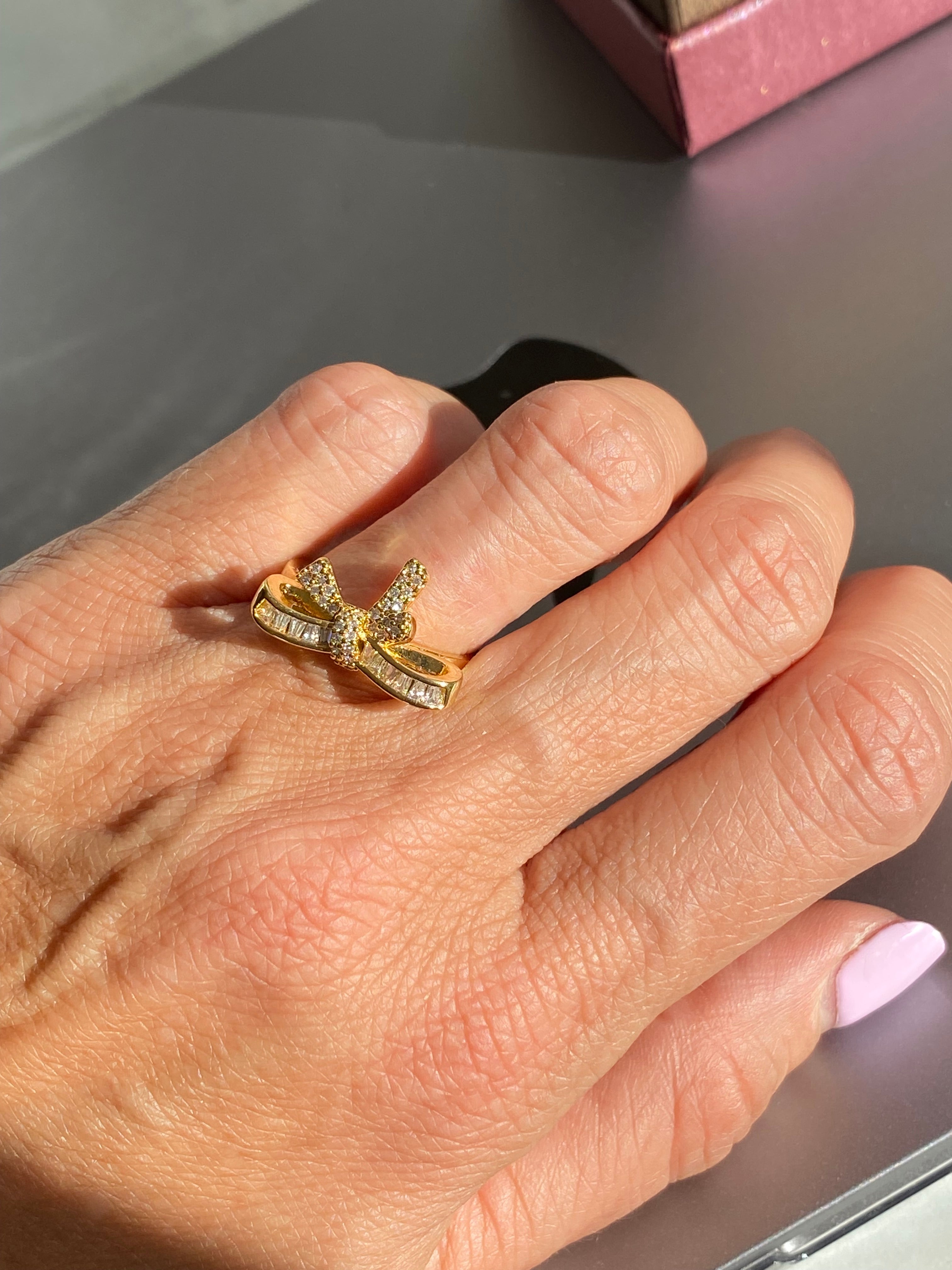 Baget taşlı fiyonk yüzük