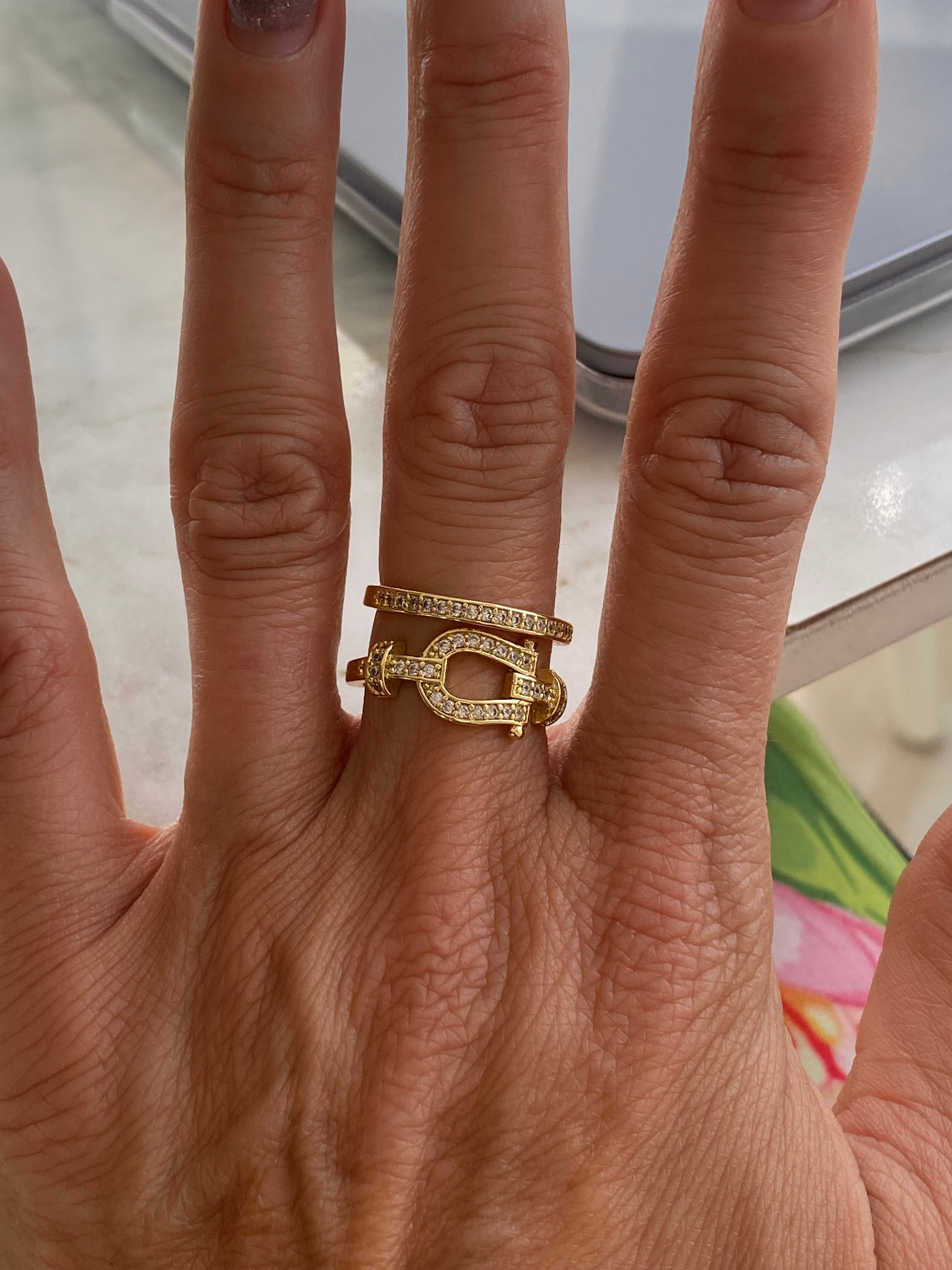 Değişik bir yüzük