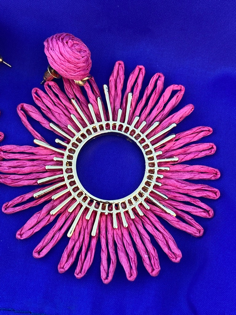 Hasır çiçekli pembe küpe
