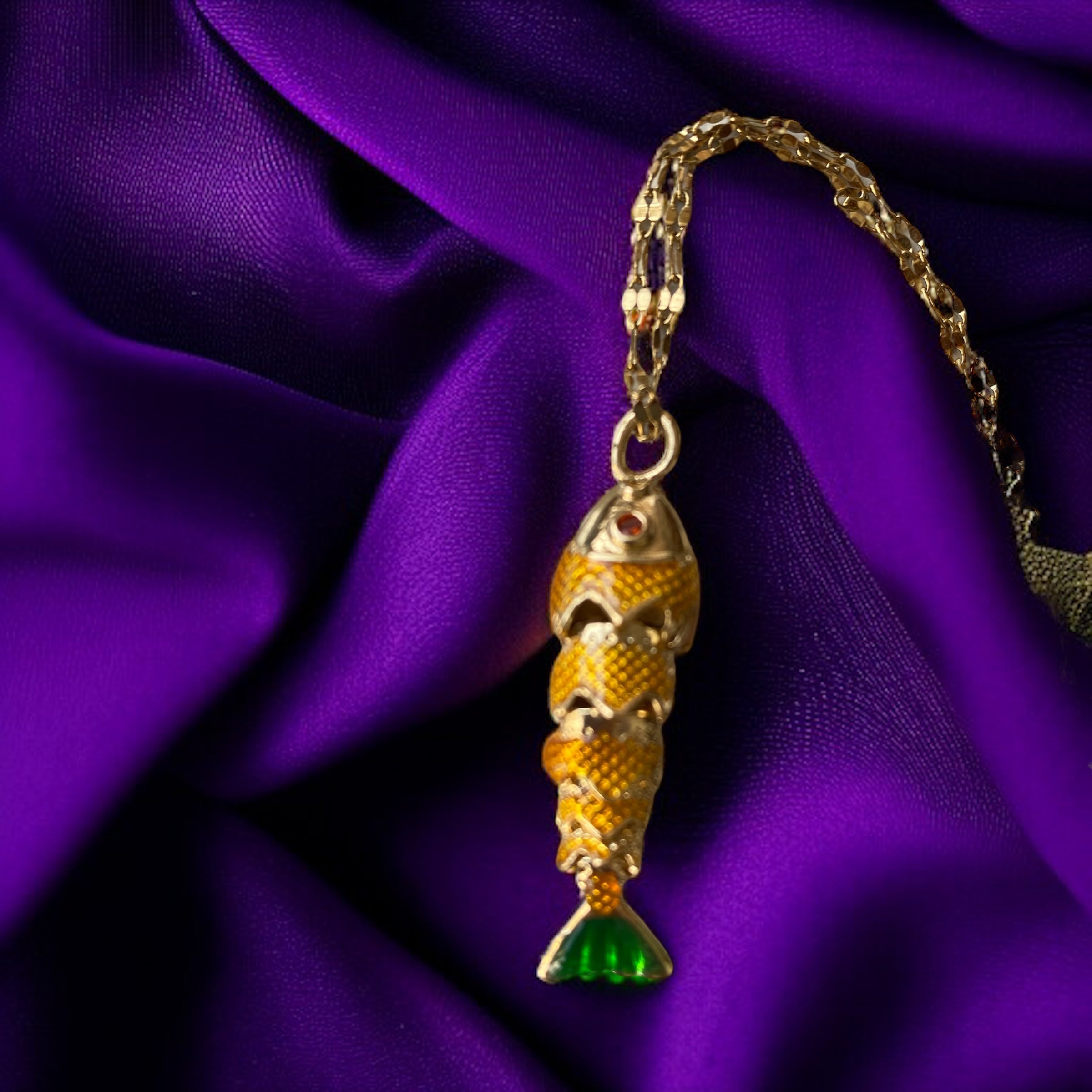 Yarışçı balık kolye