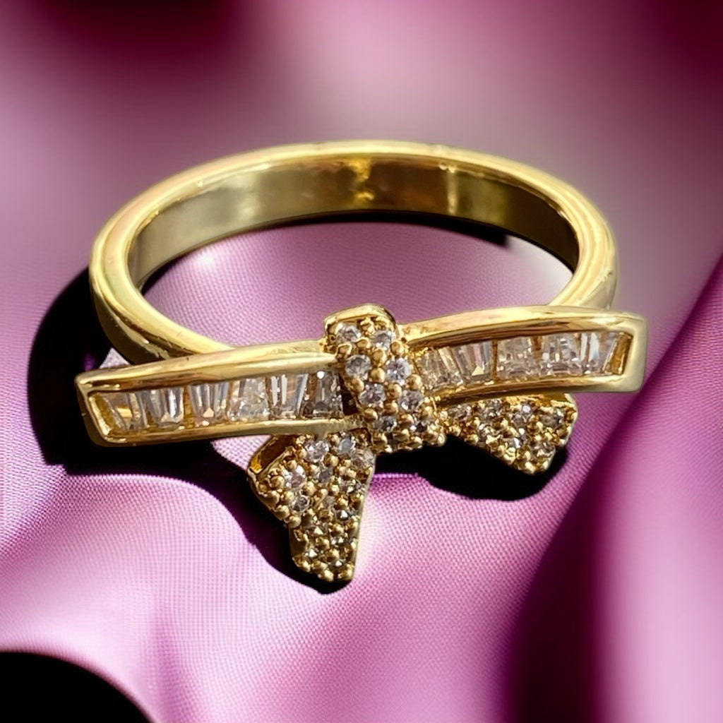 Baget taşlı fiyonk yüzük