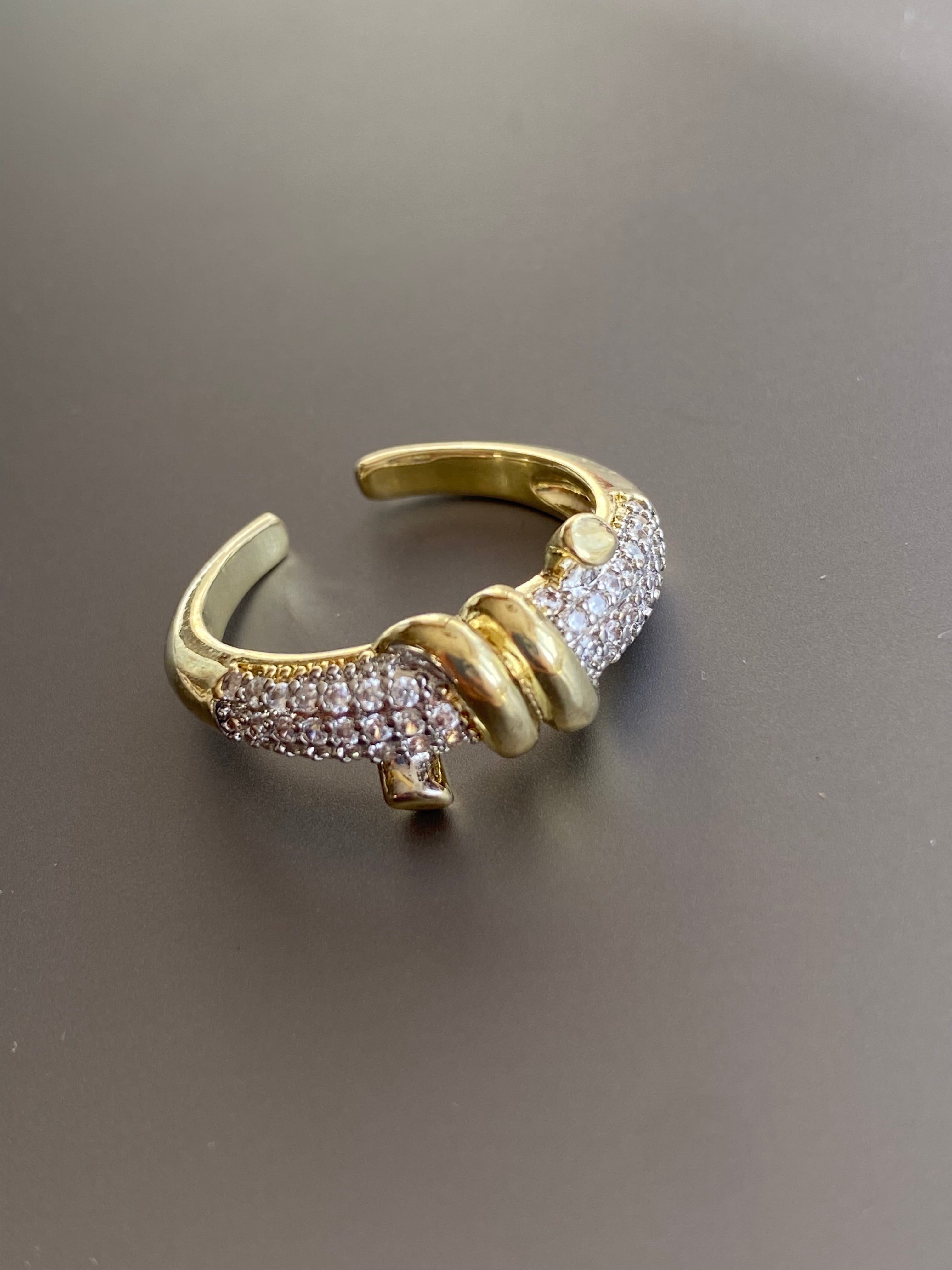 Pave düğüm yüzük