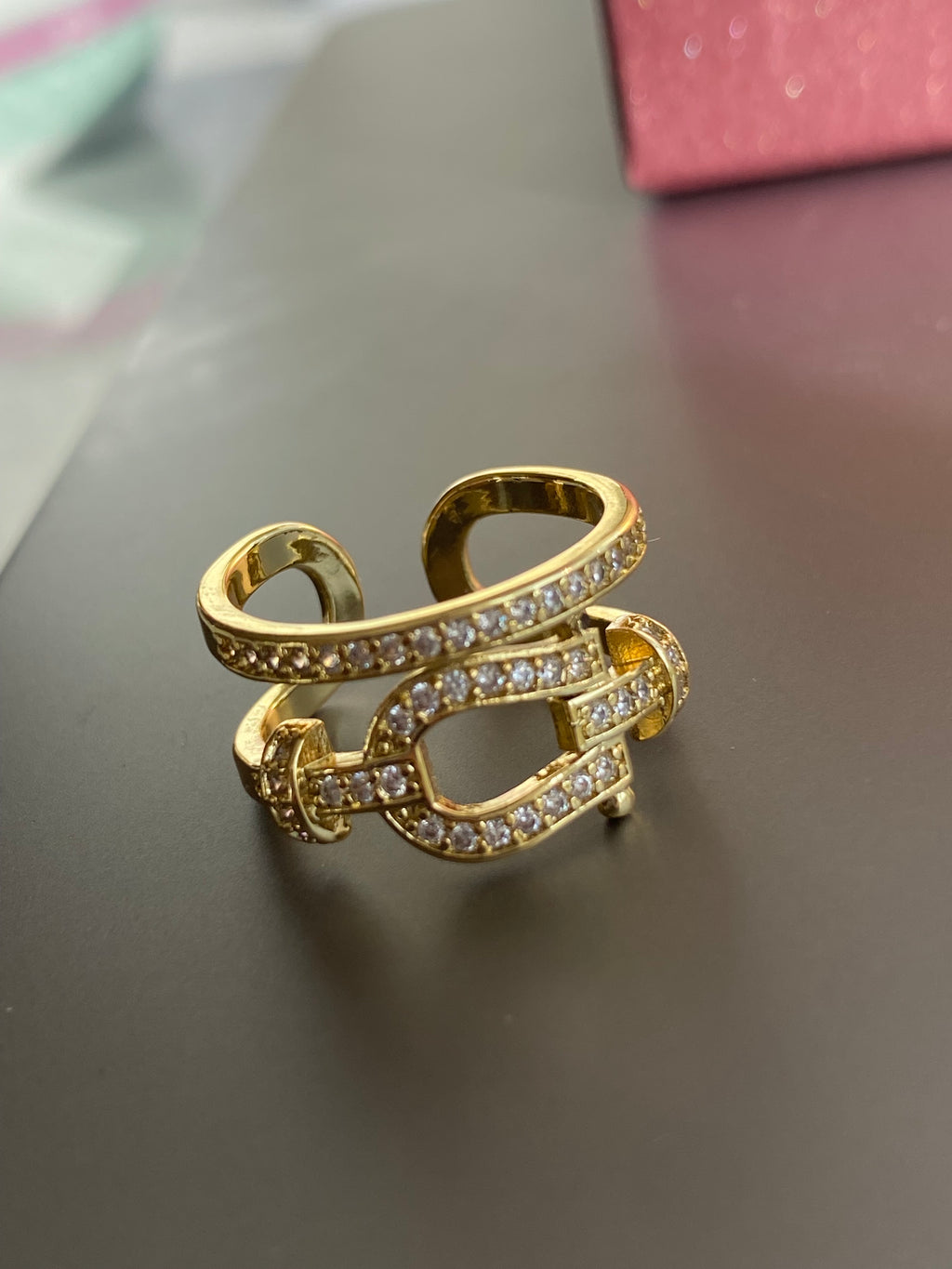 Değişik bir yüzük