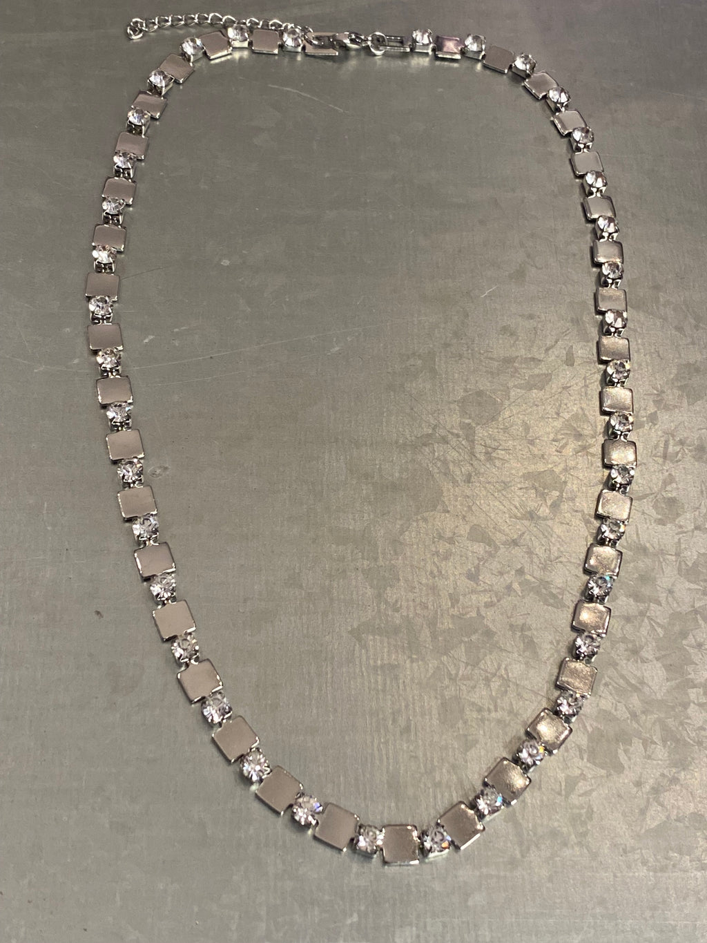 Kare parçalı zirkon taşlı kolye