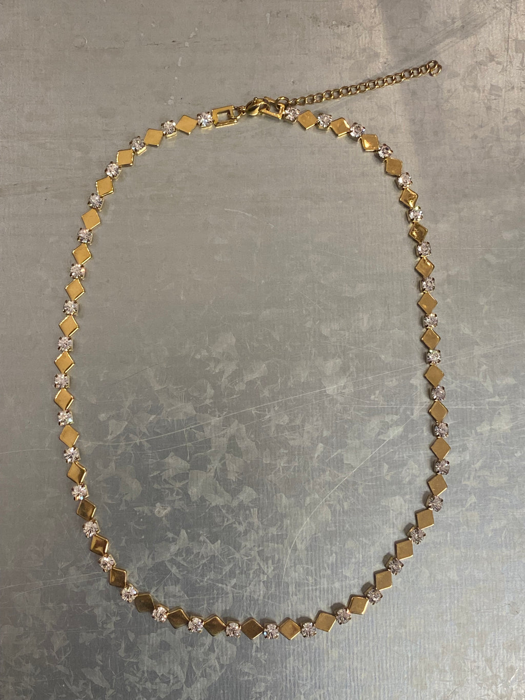 Kare parçalı zirkon taşlı kolye