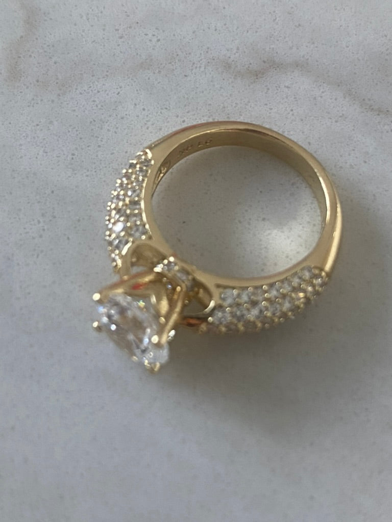 Kalın kollu 2,5 karat tektaş pave yüzük