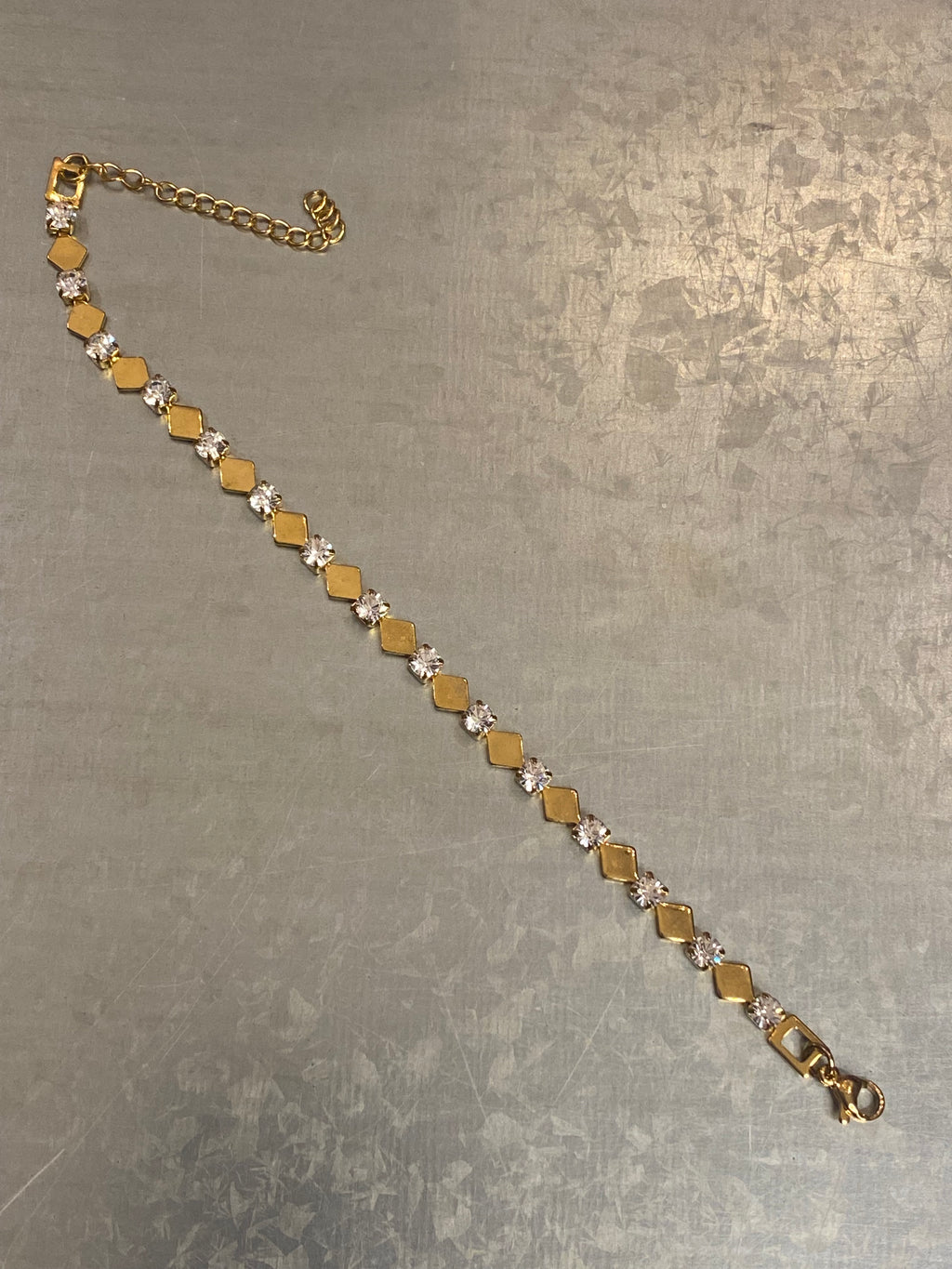 Kare parçalı zirkon taşlı suyolu bileklik