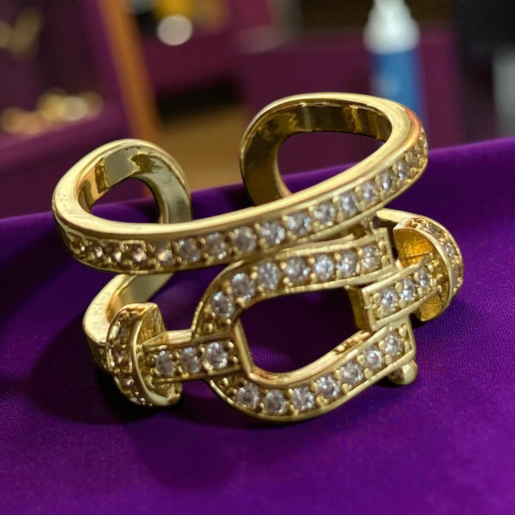 Değişik bir yüzük