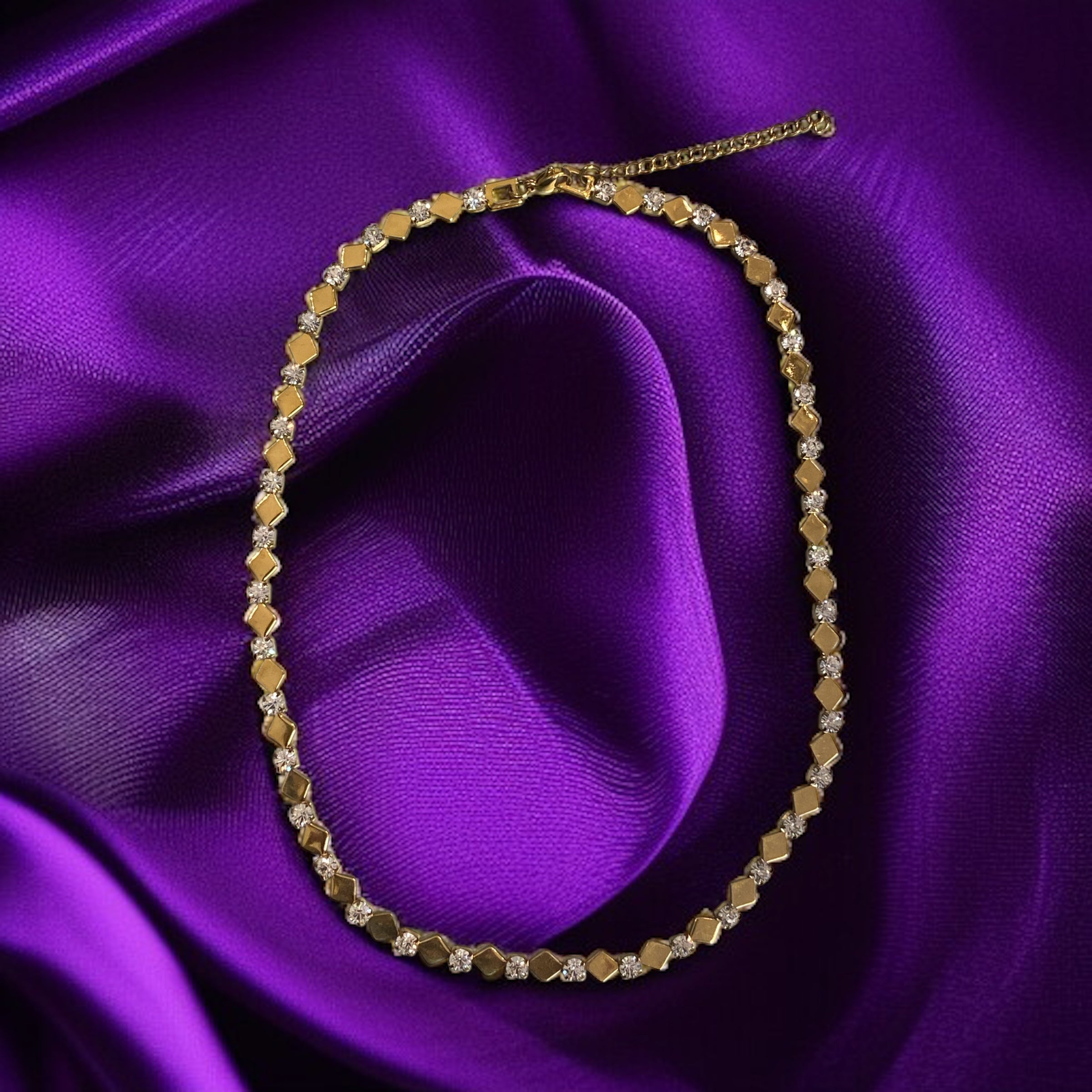 Kare parçalı zirkon taşlı kolye