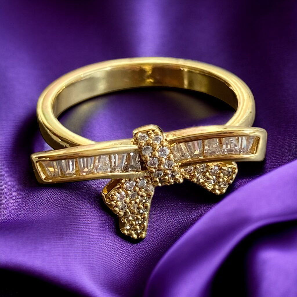 Baget taşlı fiyonk yüzük