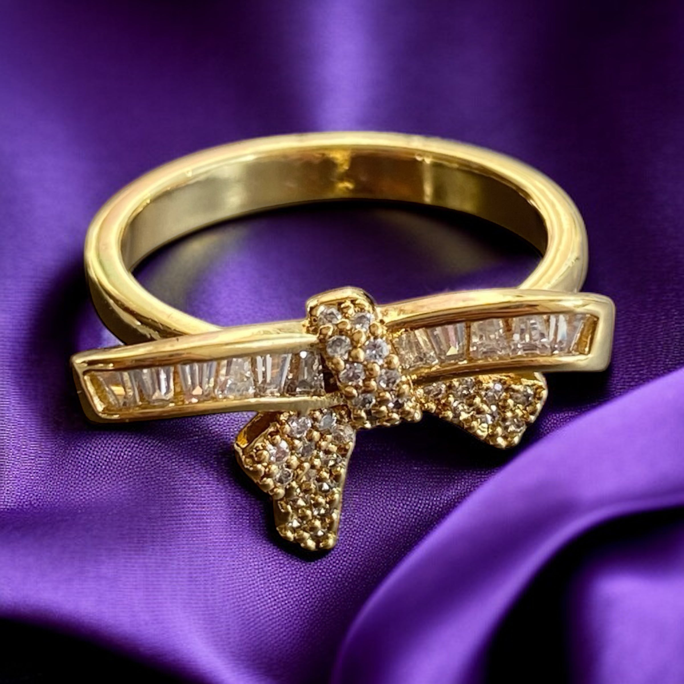 Baget taşlı fiyonk yüzük