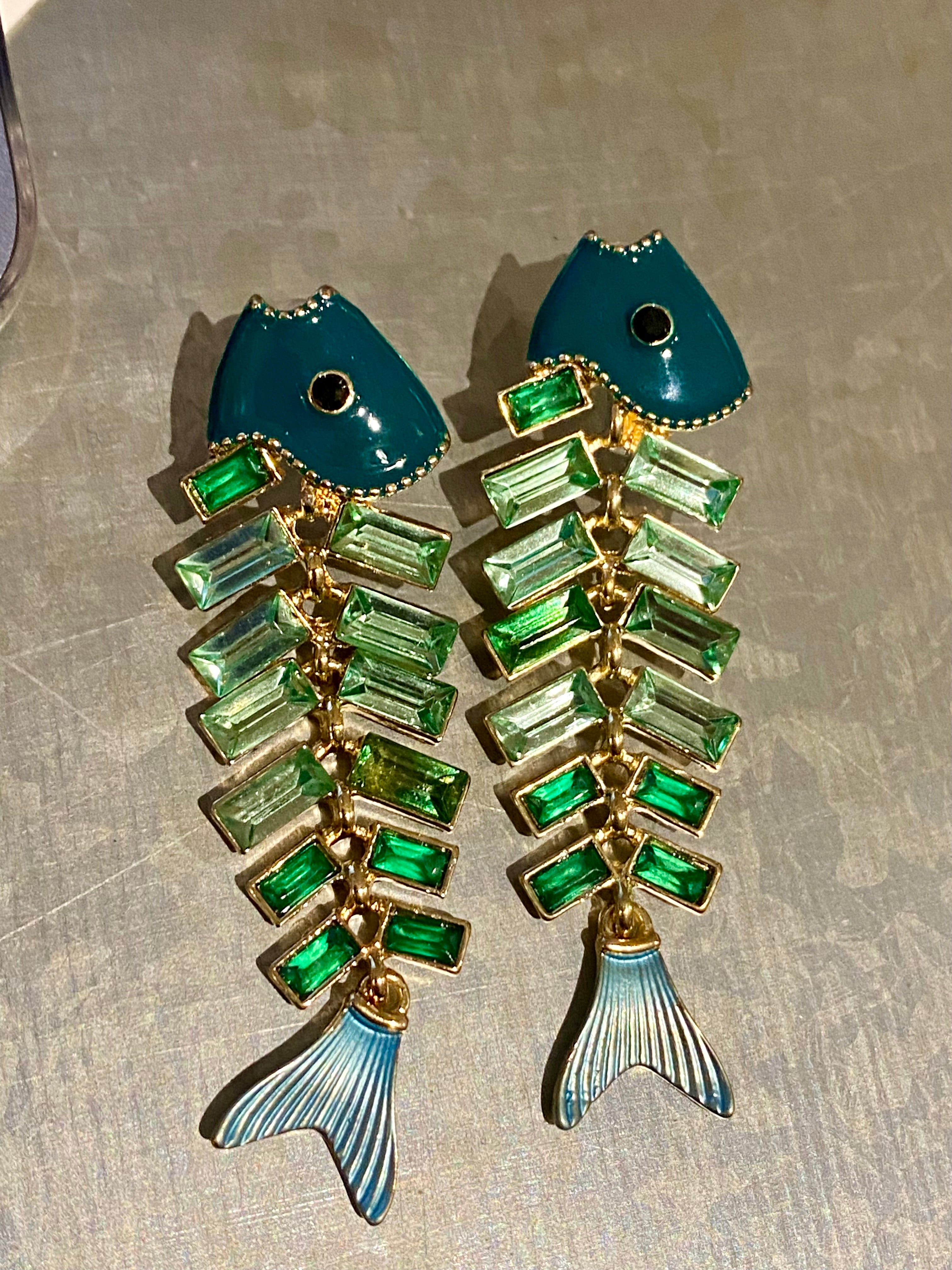 KRİSTAL TAŞLI BALIK KÜPE