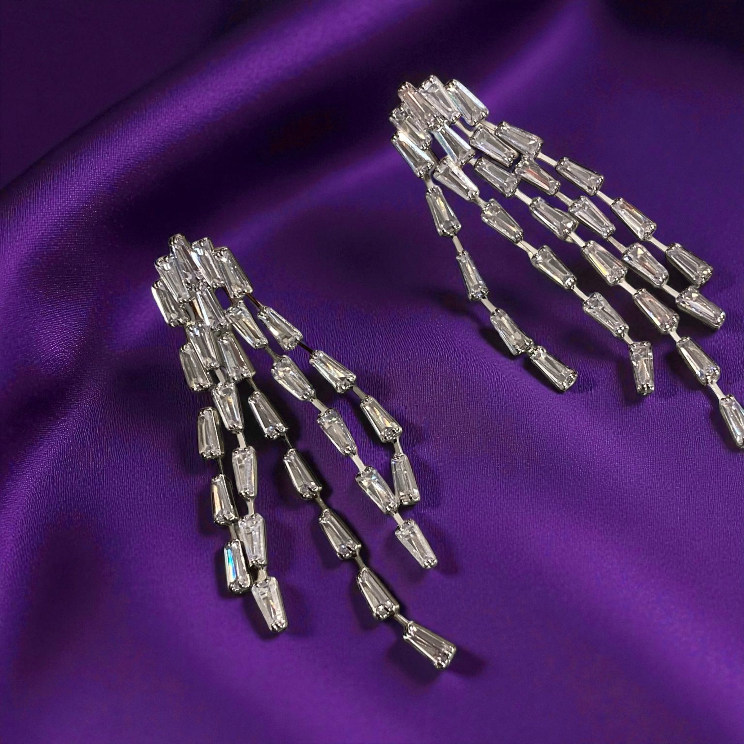 Baget zirkon taşlı saçaklı küpe