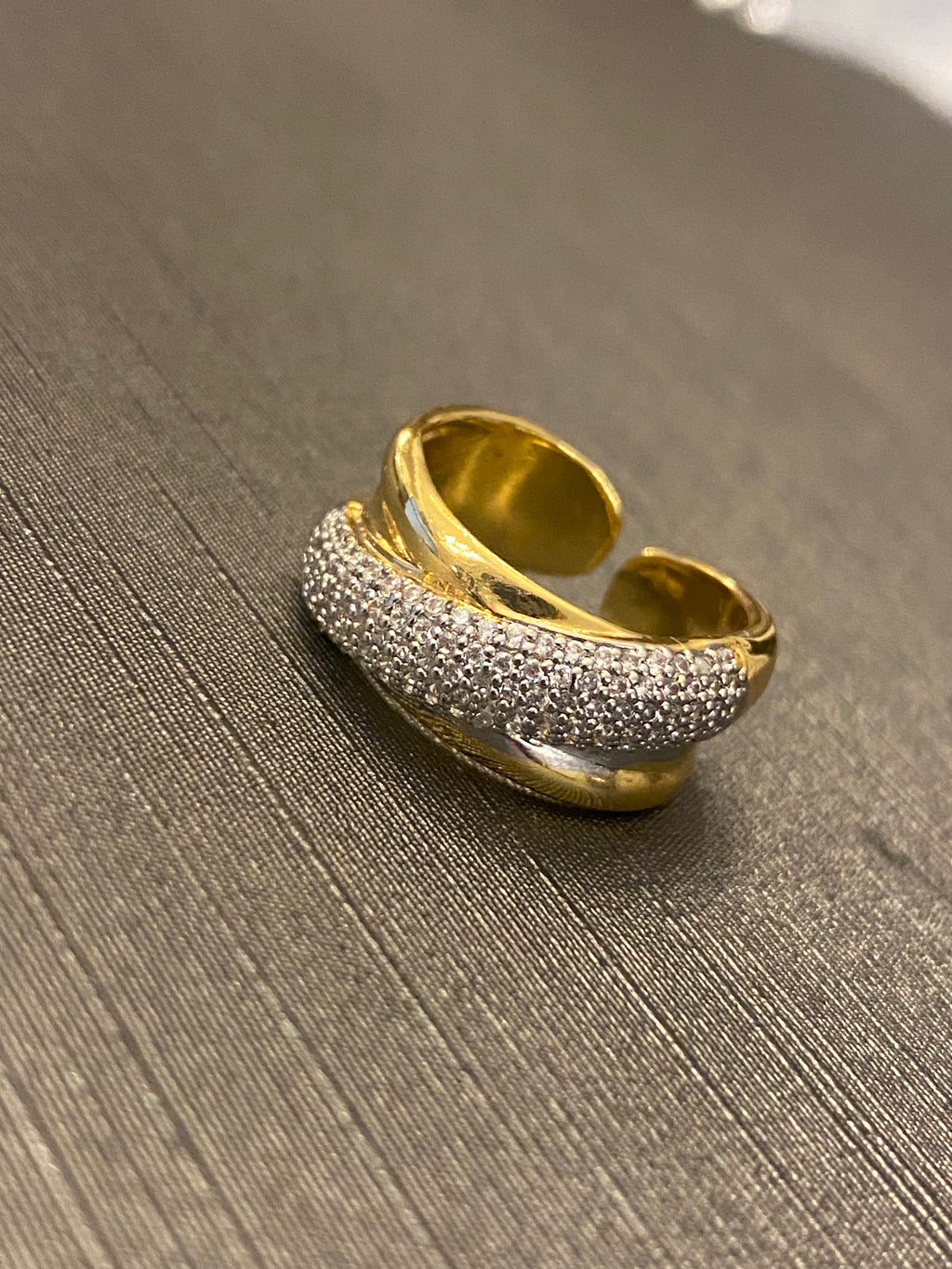 Bombeli pave yüzük