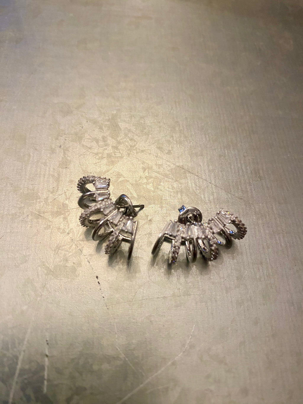 Baget taşlı cage küpe