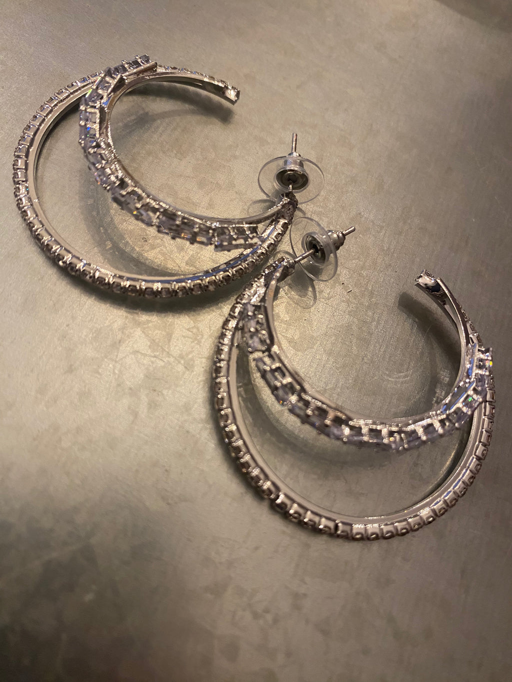 Çiftsıra baget taşlı halka küpe