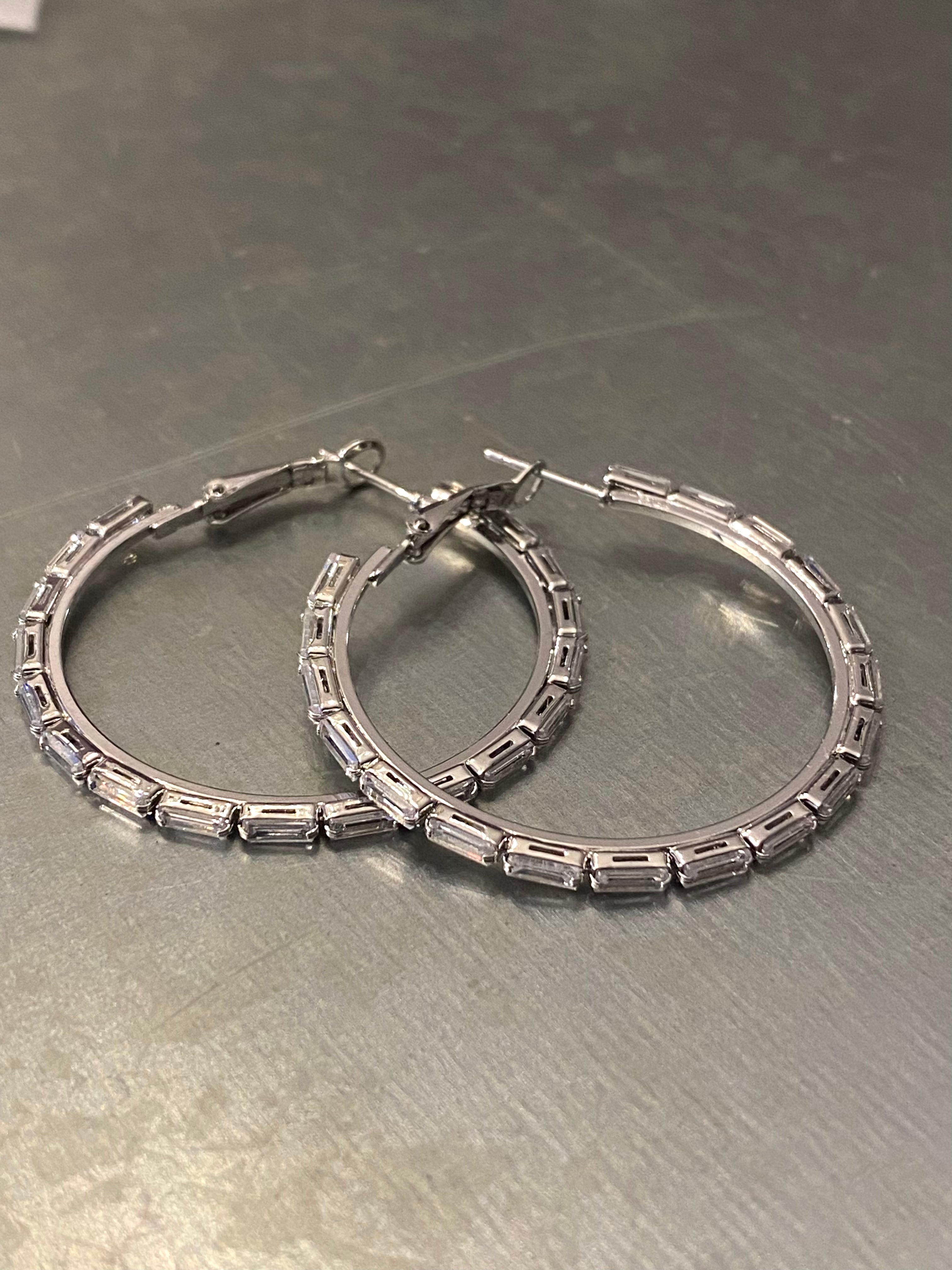 Baget taşlı zarif halka