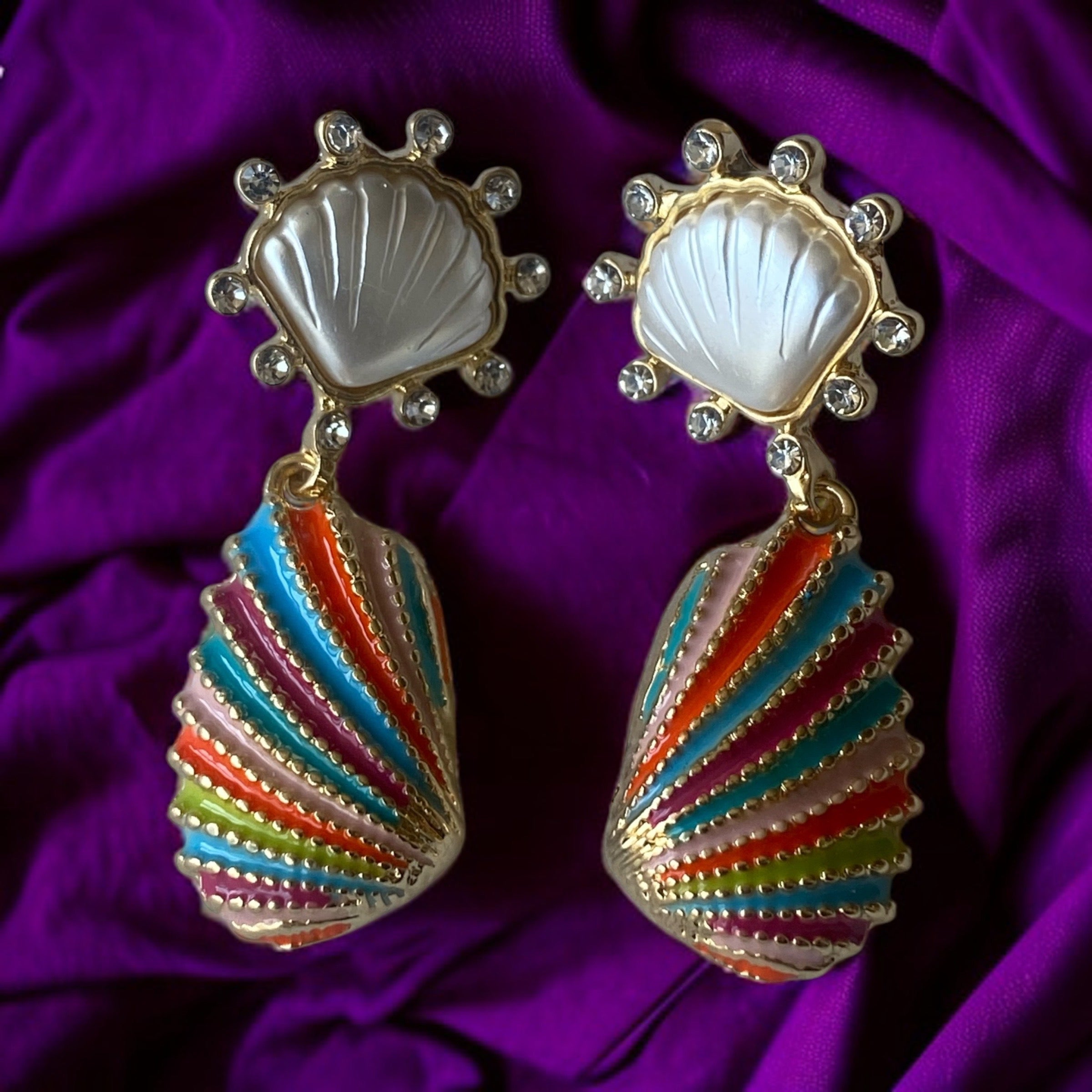 OVAL ,SALLANTILI RENKLİ OYSTER KÜPE