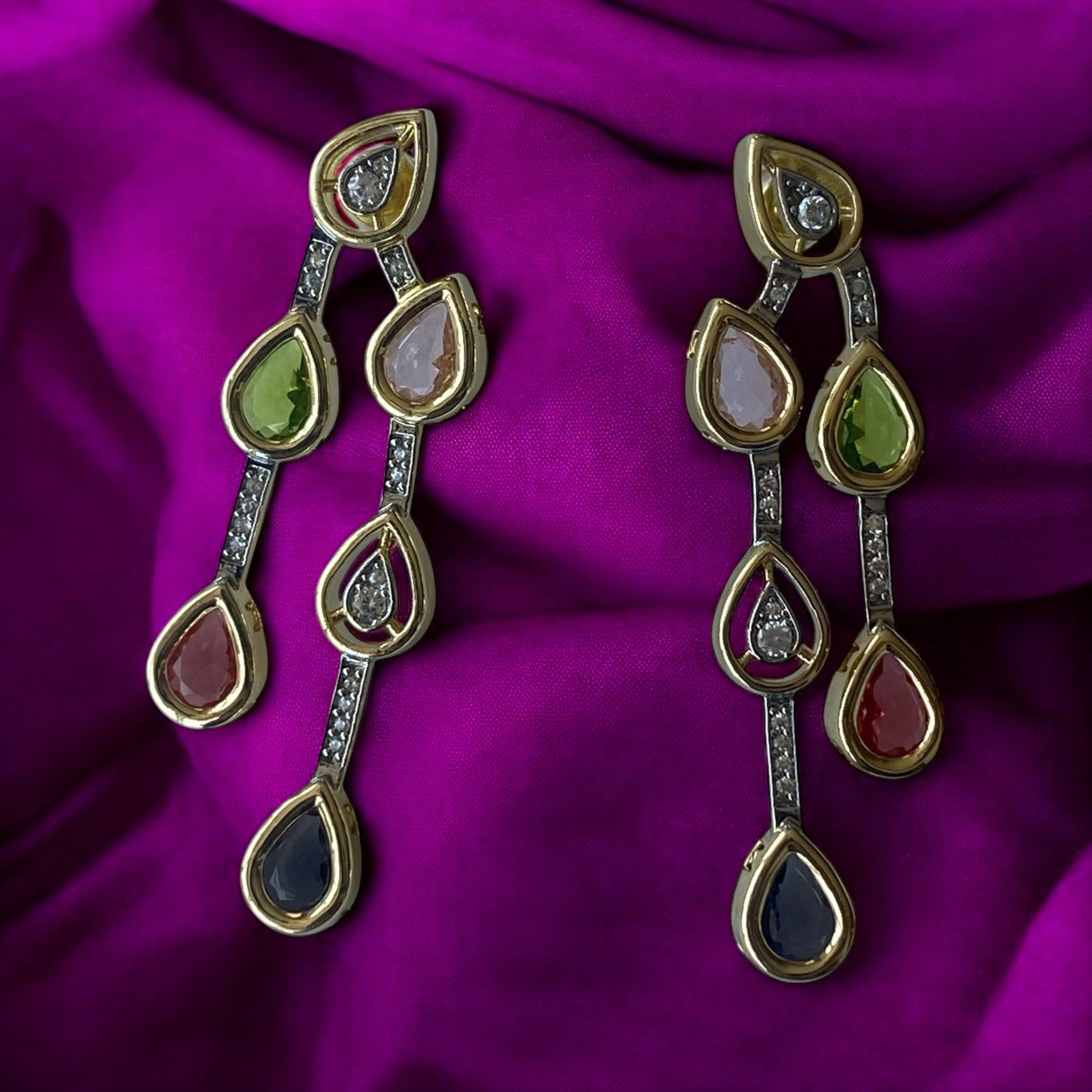 Damlalar multicolor taşlı küpe