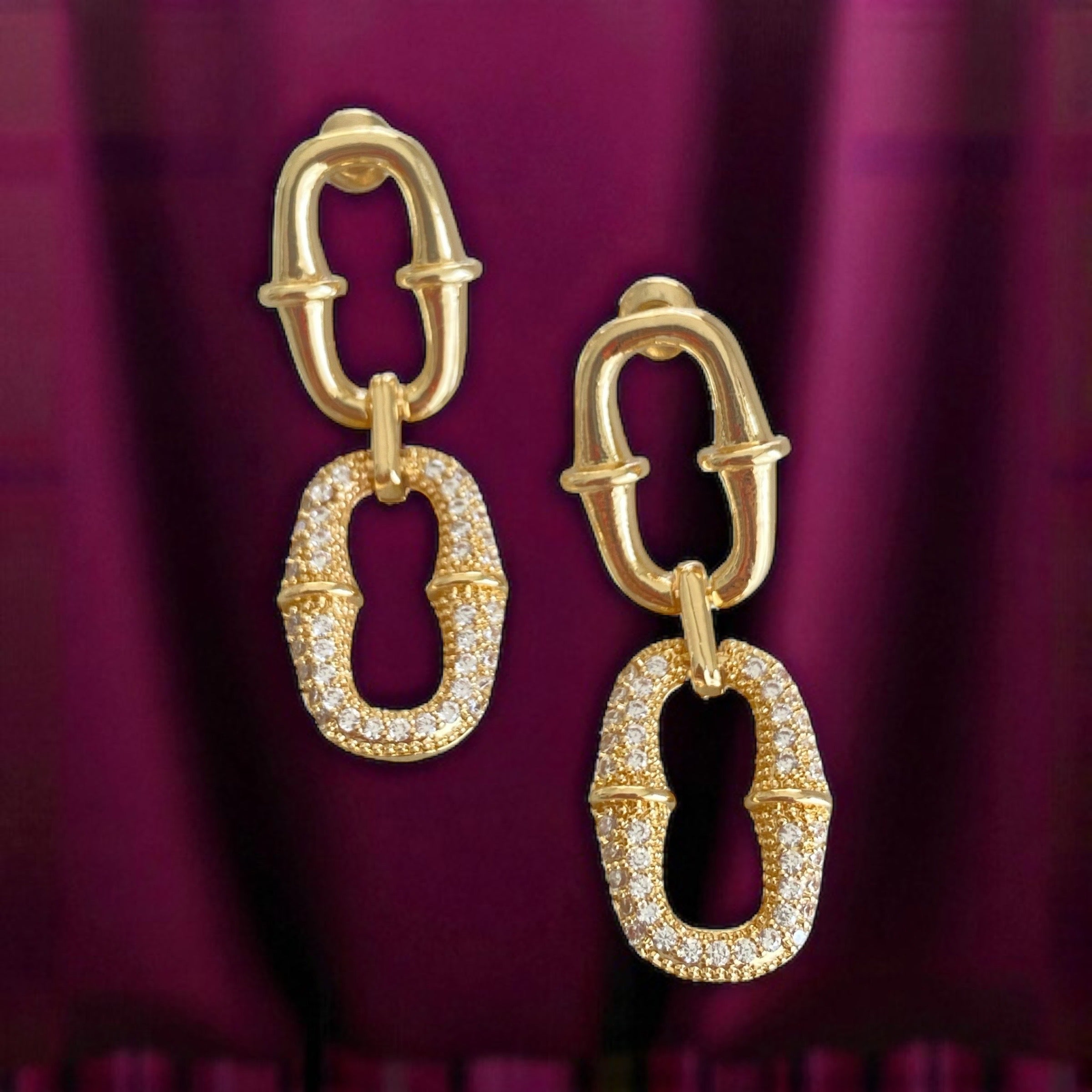 Pave zirkon taşlı oval halkalı küpe
