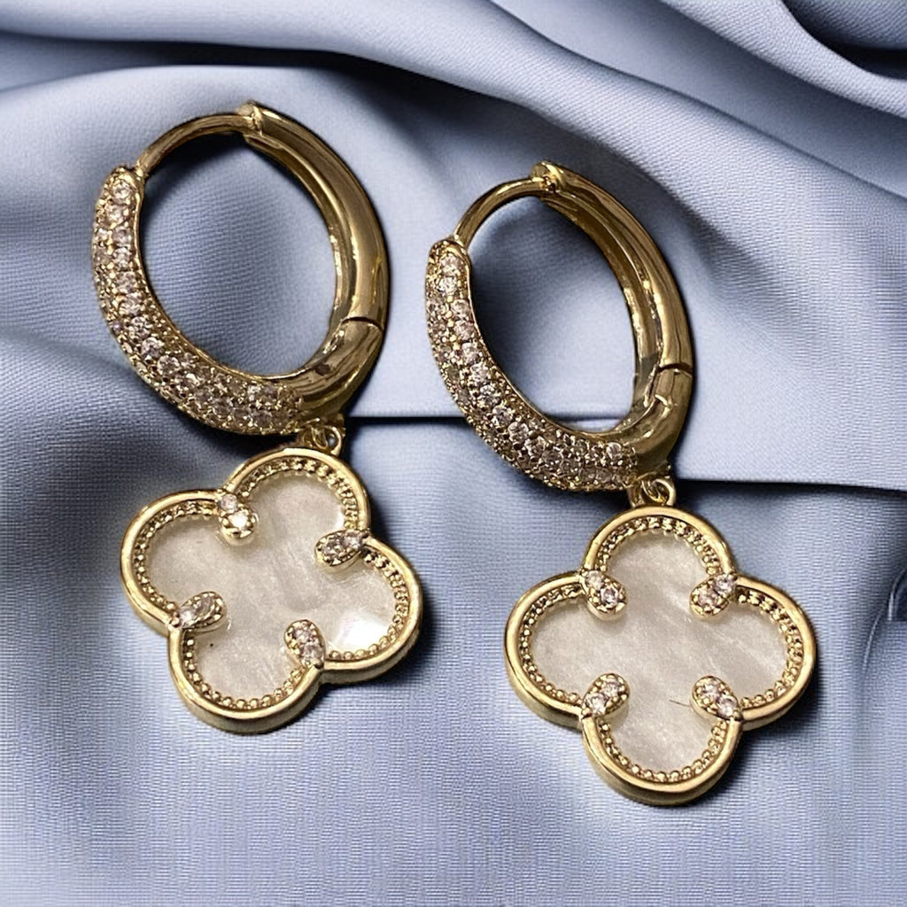 Viral Yonca sallantılı küpe