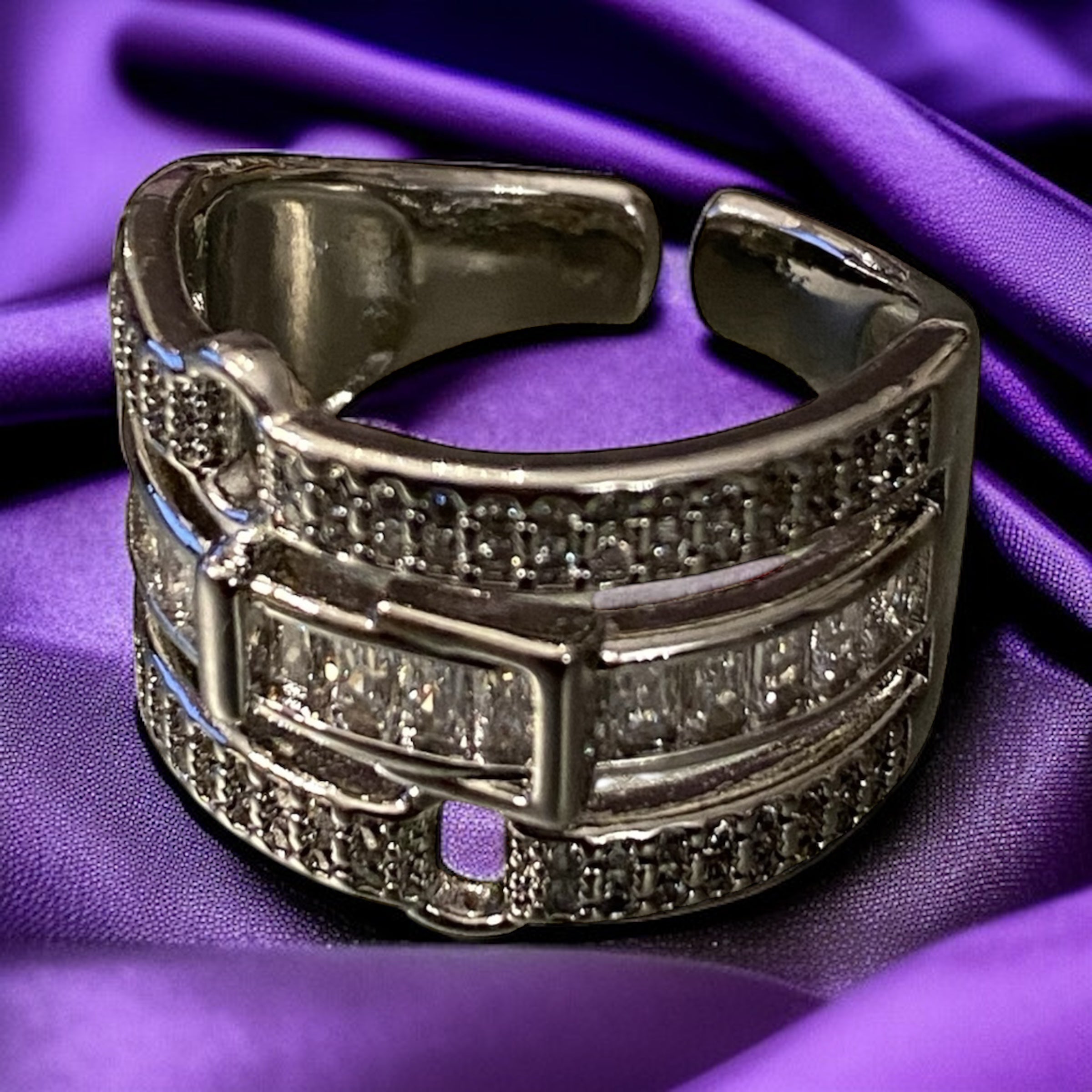 Baget ve pave taş detaylı 3 sıra yüzük